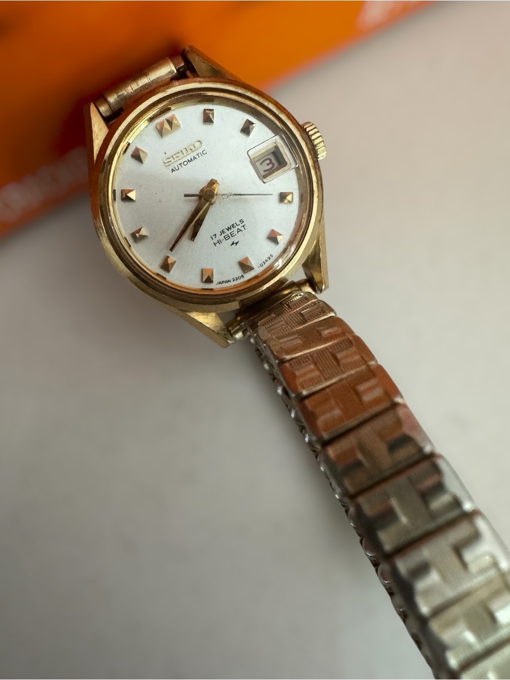 🩶🌟VTG 1973 Seiko Women’s Automatic Gold Tone Minimalist Stretchy Bracelet Watch